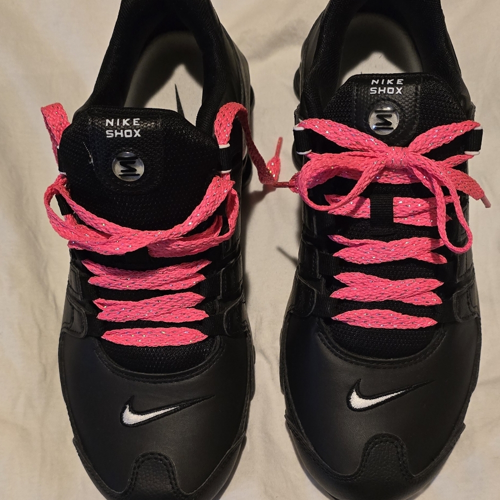 Nike Shox athletic shoes. Mens sz. 8 Womens sz. 9